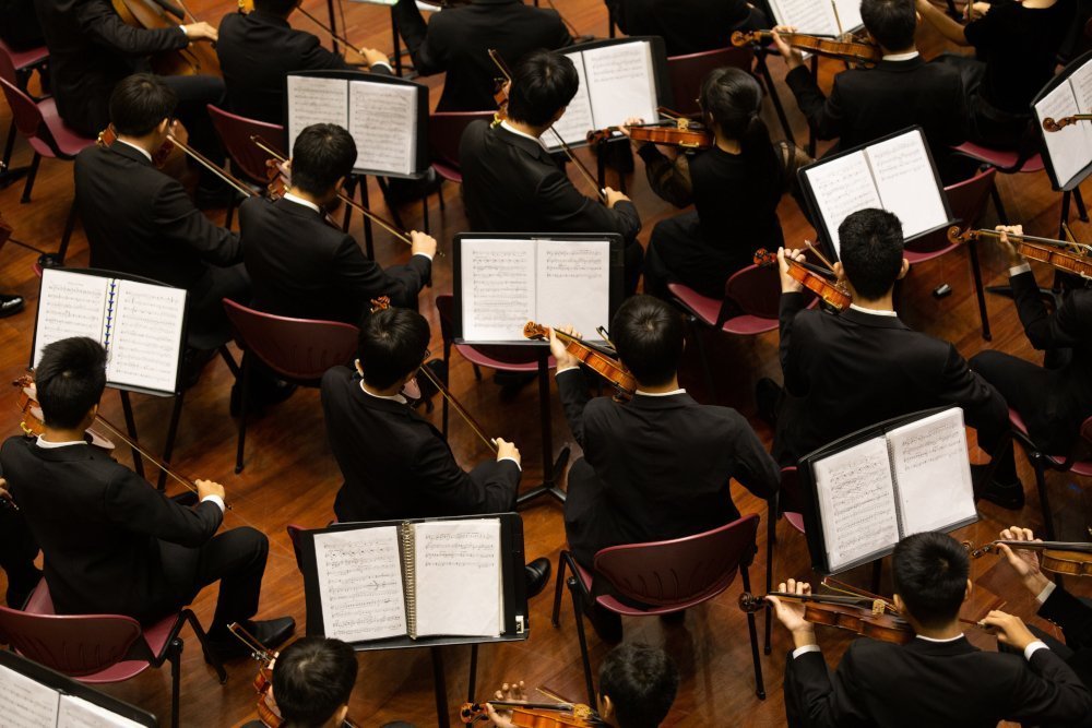 How to talk to an orchestra during a rehearsal