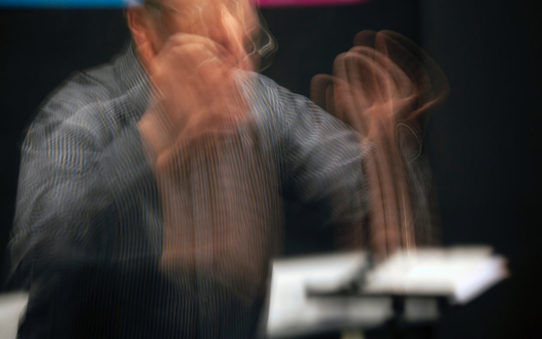 How to give a cue: preparation and release for orchestra and singers